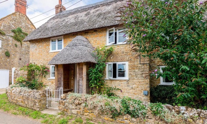 Powerstock House | Vicarage Cottage