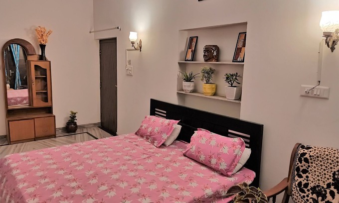Jhotwara Bed & Breakfast | Vice Versa Homestay