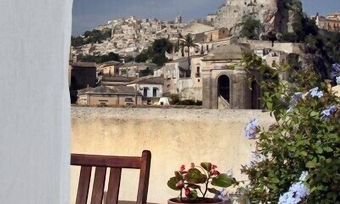 Modica House | Vico Muccio - historical house, finely restructured with a splendid view on the historical Baroque city of Modica