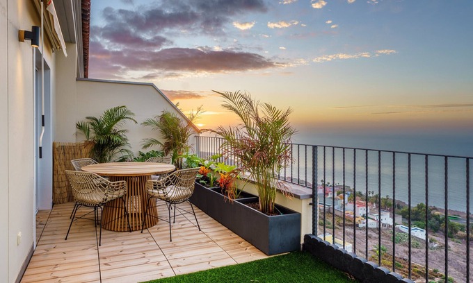 La Vera Apartment | Victoria Dreamhouse - 2BR Seaviews Terrace