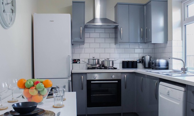 Cannock House | Victoria Cottage is a modern property located within Cannock that sleeps 7 guests