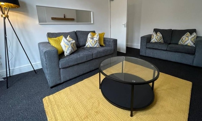 Arksey House | Victoria House - Newly refurbished 4 double bedroom property in Doncaster