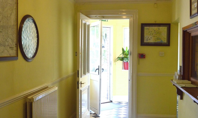 Salisbury House | Victoria Lodge Guest House