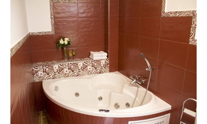 Siguenza Apartment | Victoria Loft with Jacuzzi II