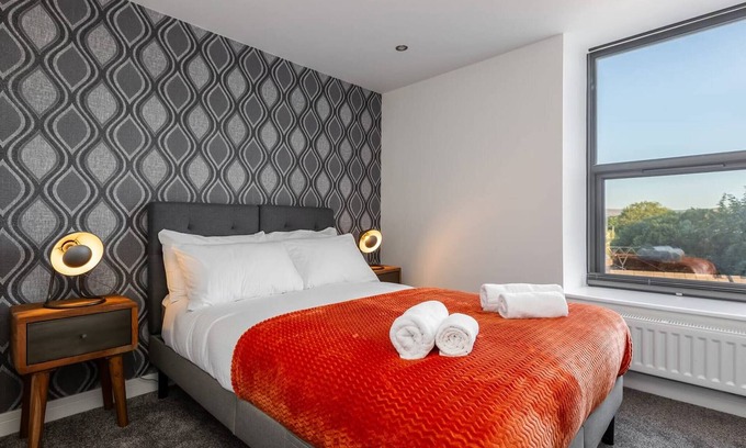Hyde Apartment | Victoria Place | 3-bed apartment, parking, Wi-Fi