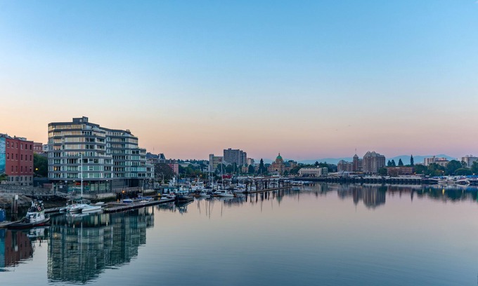 Inner Harbour Hotel | Victoria Regent Waterfront Hotel & Suites