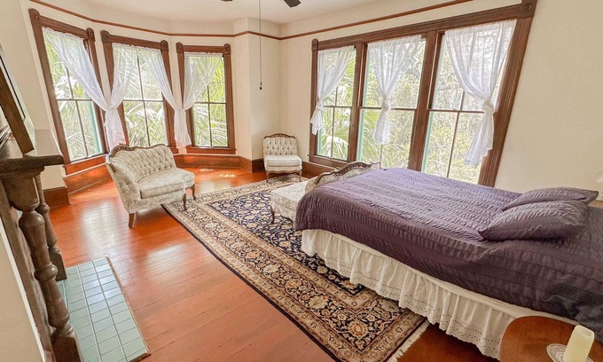 Duckpond Apartment | Victorian Apt. w/Tailgate Spot near Stadium!