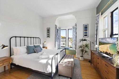 Logan Heights Apartment | Victorian Gem Close to Petco Park & Gaslamp