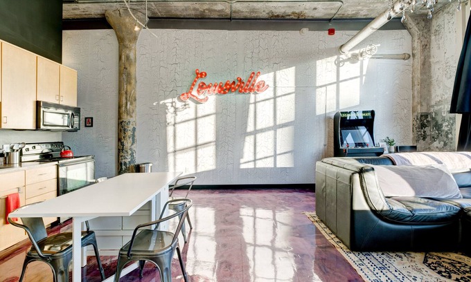 West Main Historic District Condo | ★ Victorian Louisville ★ 1000 sqft Glassworks Loft