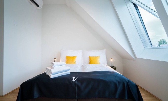 Stuwerviertel Apartment | Vienna Residence | Opulent Viennese Penthouse with Stunning City Views and space for 8 people - Near Messe Wien #6487