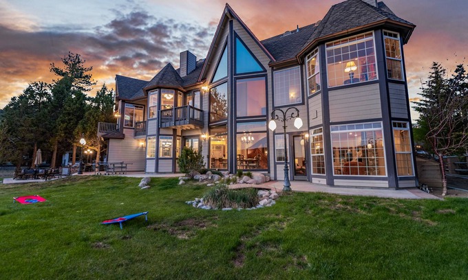 Big Bear House | *VIEWS*Gorgeous Cabin, Indoor Pool/Spa.Steam Room!