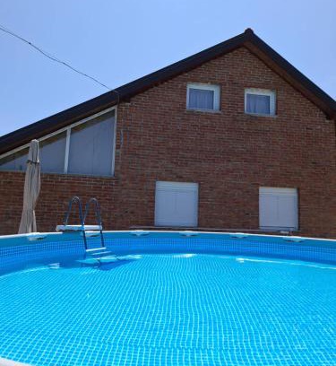 Mladenovac House | VIKENDICA GARAŠKI KUTAK