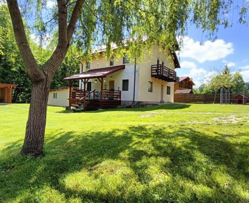 Tarcau Bed & Breakfast | Vila Carmen