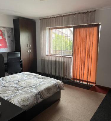 Bragadiru Apartment | Vila cu trandafiri - Cozy Apartments Studio cu pat matrimonial