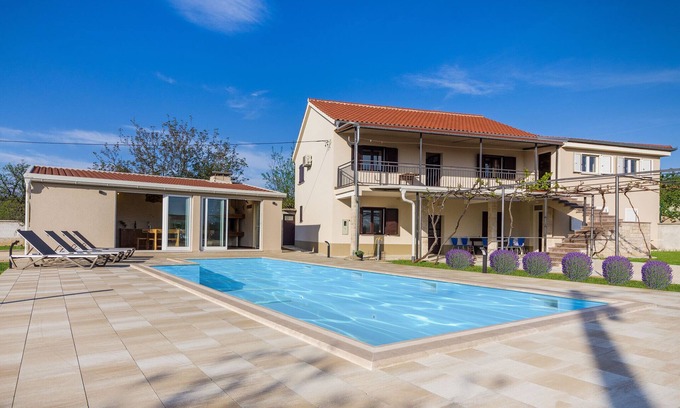 Posedarje House | Vila Dida Moj with 4 bedrooms is set in Slivnica and features an outdoor pool.