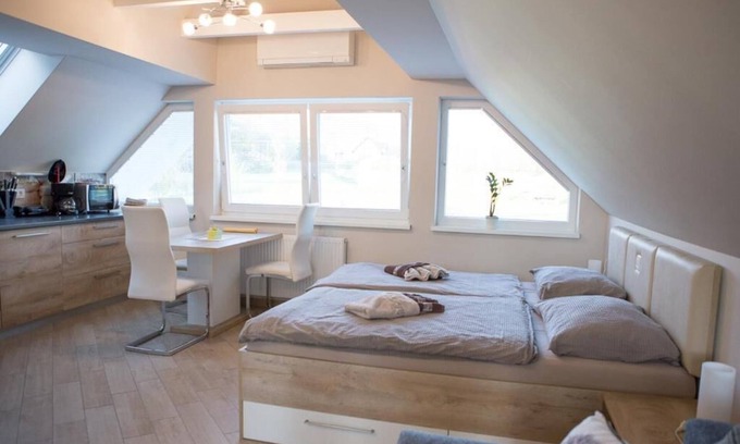 Lesce Apartment | Vila Lesce studio near Bled with heated outdoor pool