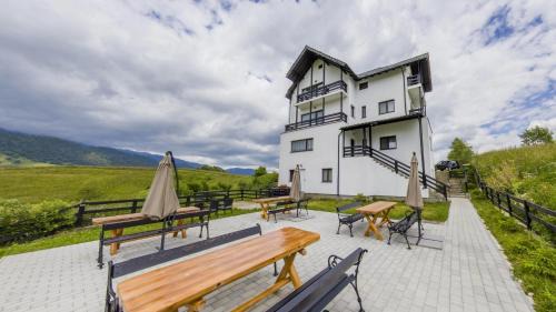 Sirnea Hotel | VILA LUCA-Hotel