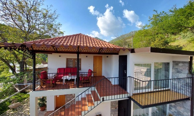Elbasan County House | VILA RIRA - Rrajcë, Shebenik