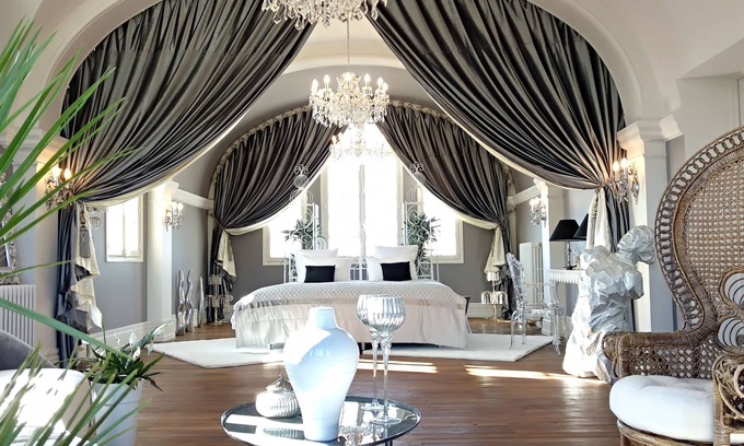 Sainte-Catherine-de-Fierbois House | Villa Alecya
