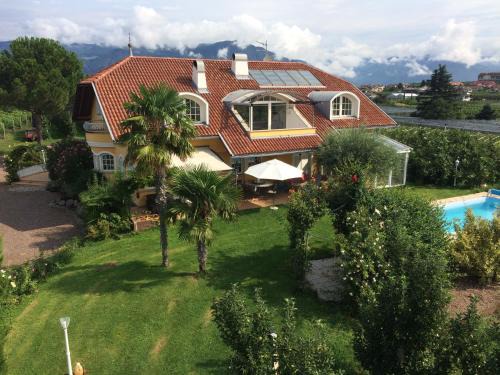 Cornaiano Apartment | Villa Raifer