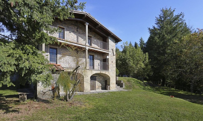 Castiglione di Garfagnana Villa | Villa Il Colle, Immersa Nella Natura e nel Silenzio
