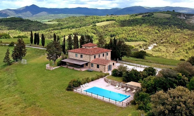 Bibbona Villa | Villa Etrusca with fenced heated pool