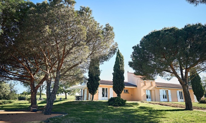 Flourens Villa | Villa à la Campagne Avec Piscine et Terrain de Pétanque à 10 Minutes de Toulouse