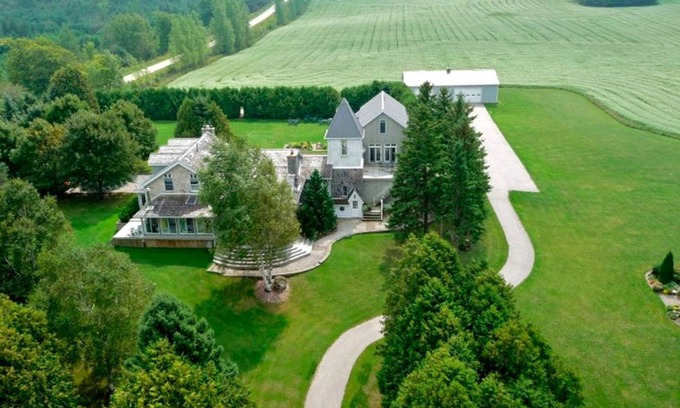Grey Highlands Villa | Villa ∙ 1 bedroom ∙ 35 guests