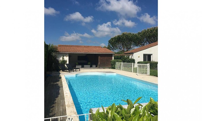 Brives-sur-Charente Villa | Villa ∙ 1 bedroom ∙ 8 guests