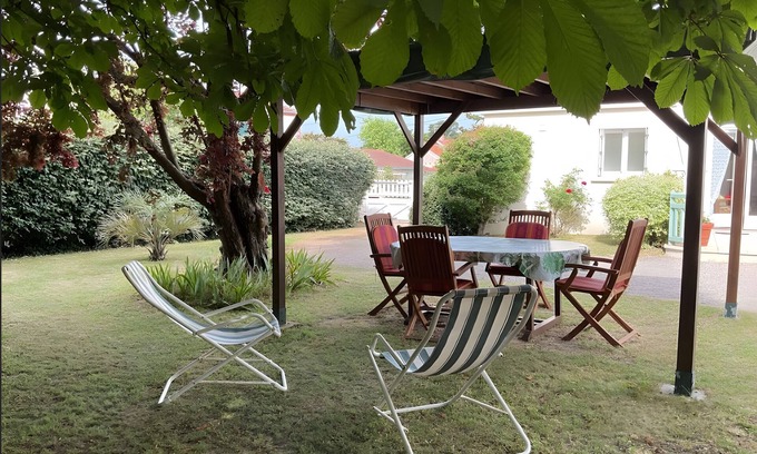 Pornic Villa | Villa '1 - Maison De Pêcheur Pré Vert' with Private Terrace and Private Garden