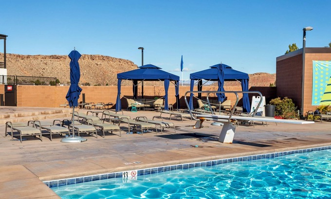 Bloomington House | Villa 12 - Pet Friendly 4 Bedrooms