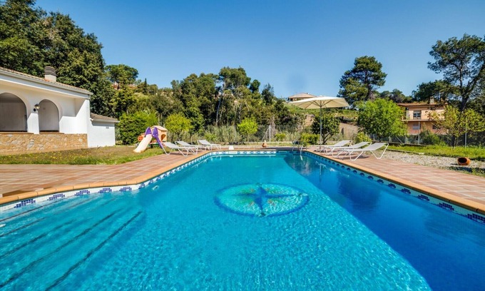 Palafolls Ski Chalet | Villa 20 pax with large private pool, garden and barbecue. Outdoor kitchen and dining room. 10 bedrooms. Free WIFI. Vivalidays Villa Genis.