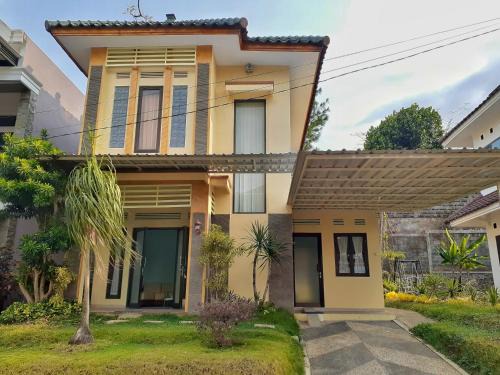 Ngaglik Villa | Villa 3 Bedroom Edelweis No. 7 near Museum Angkut