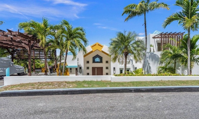 Maho Villa | Villa 3: islandpropertiesonline: 5-bedroom villa infinity pool & terrace