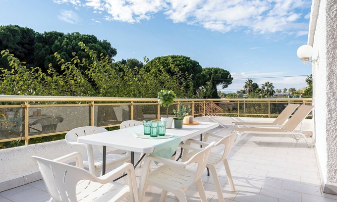 Vilafortuny Villa | Villa 30 m from the beach Cambrils with Sea View, Wi-Fi, Terraces & Garden