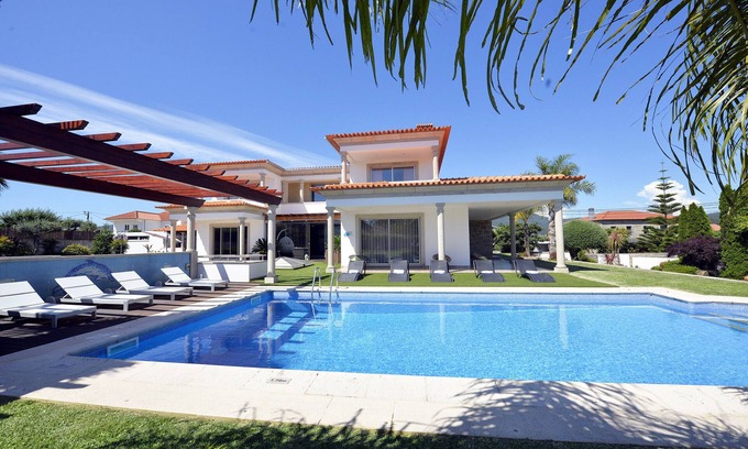 Barcelos Villa | Villa 320 Holiday Villa w/Pool, Jacuzzi and Tennis