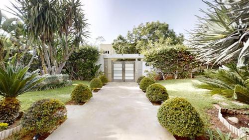 Rabat Villa | Villa 44- Superbe Villa Moderne 7 chambres, 2500m2, piscine, cinema, clim , meublee