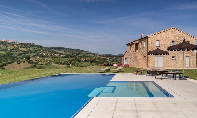 Colle San Valentino Villa | Villa Aga, farmhouse nestled in the Marche hills