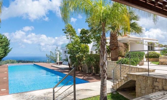Neo Chorio Cottage | Villa Akamas Heights - a villa that sleeps 8 guests in 3 bedrooms
