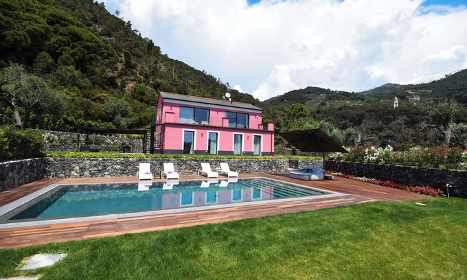 Bonassola Villa | Villa al Cio, oasis with pool and tennis court a stone throw from Cinque Terre
