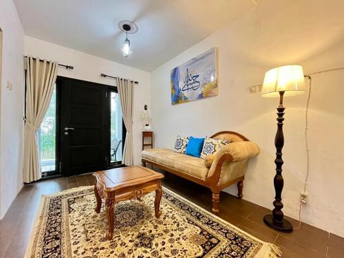 Karanganyar House | Villa Al-Fatih Karangpandan