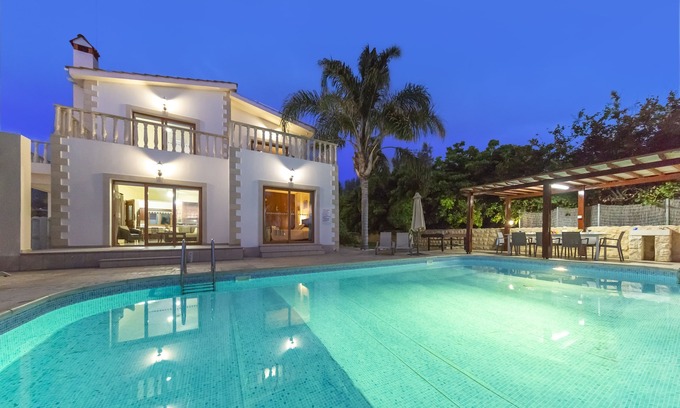 Argaka Villa | Villa Alasia - a beach villa with heated pool that sleeps 8 guests in 4 bedrooms