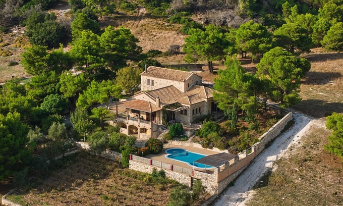Koiliomenos Villa | Villa Alexandros - Stone Villa with Private Pool