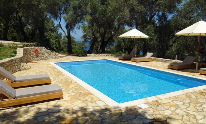 Chlomos Villa | Villa Alexis - Four Bedroom Villa, Sleeps 8