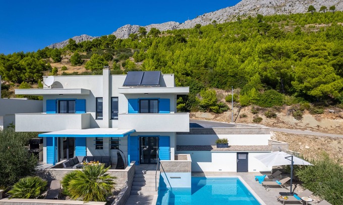 Omis Villa | Villa Allegra with 32msq heated pool, 300m far from sandy beaches, open sea view