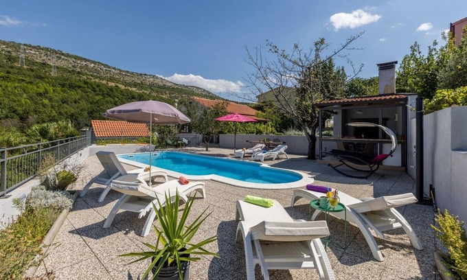 Tugare Villa | Villa Almond near Omis, private pool