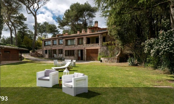 San Mariano Villa | Villa 'Altavista - Perugia' with Mountain View, Private Terrace and Wi-Fi