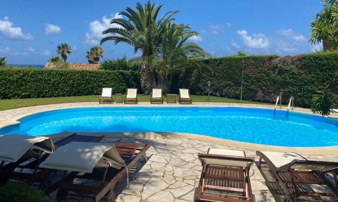 Custonaci Villa | Villa 'Amazing Sunset' with Sea View, Wi-Fi and Air Conditioning