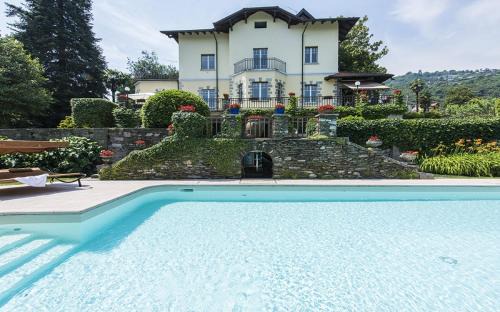 Carciano Villa | Villa Angela