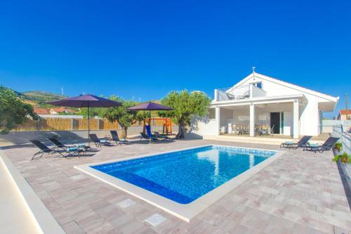 Marina Villa | Villa Antonia with heated pool